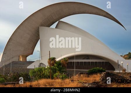 Il Teatro dell'Opera di Santa Cruz de Tenerife, da Santiago Calatrava, Santa Cruz Tenerife, Isole Canarie, Spagna Foto Stock