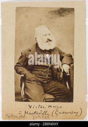 Victor Hugo a Guernsey 'Victor Hugo à Guernesey'. Tirage sur papier albuminé. Guernesey (Archipel anglo-Normand). Photographie de Thomas Belsham Hutton (né vers 1824). 1860-1861. Parigi, Maison de Victor Hugo. Foto Stock