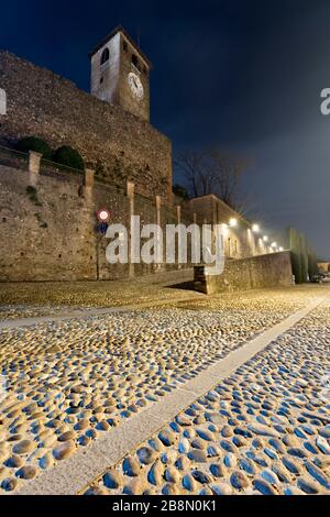 Il Castello Gonzaga di volta Mantovana è una fortezza medievale costruita nel XI secolo da Matilde di Canossa. Provincia Mantova, Lombardia, Italia. Foto Stock