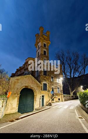 Castello COMPIL: Questa fortezza medievale di Bolzano fu modernizzata nel 1870 in stile neogotico inglese (Tudor). Trentino Alto Adige, Italia, Europa. Foto Stock