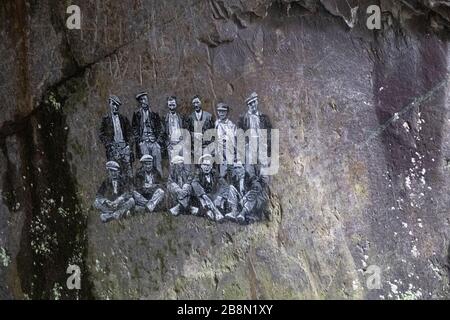 Opere d'arte in un tunnel a Denorwic Slate Quarry, situato tra i villaggi di Dinorwig e Llanberis, Snowdonia, Galles del Nord, Regno Unito. Foto Stock