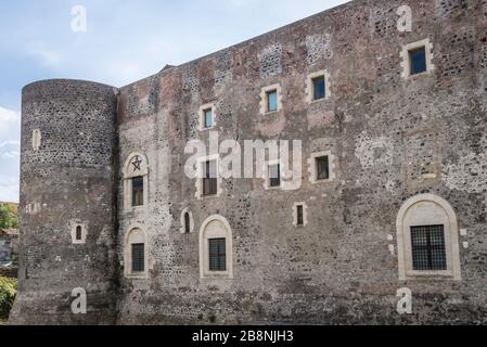 Castello Ursino chiamato anche Castello Svevo di Catania - Castello dell'Orso di Catania, seconda città più grande dell'isola siciliana d'Italia Foto Stock