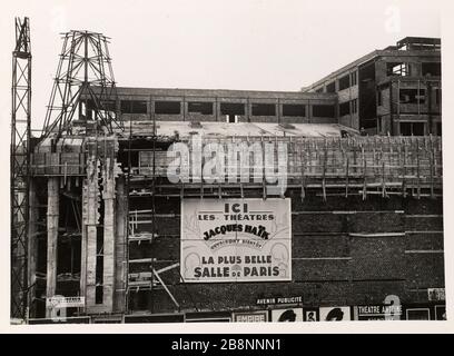 Costruzione di Rex, conosciuta come 'il Grand Rex' all'angolo del Boulevard Poissonnière e Poissonnière Street, 2 ° distretto, Parigi. Construction du cinéma 'le Grand Rex', à l'angle du boulevard Poissonnière et de la rue Poissonnière. Parigi (IIème arr.). Tigre au gélatino-bromure d'argent, 1932. Parigi, musée Carnavalet. Foto Stock