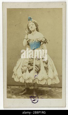 Ritratto di Laure Dordet (-1900), chiamato Milla, attrice teatrale. Portrait de Laure Dordet (décédée en 1900), dite Milla, attrice de théâtre. Carte de visite (recto). Tirage sur papier albuminé. 1860-1890. Anonima fotographie. Parigi, musée Carnavalet. Foto Stock