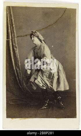 Ritratto di Armande Morel, attrice teatrale. Portrait d'Armande Morel, attrice de théâtre. Carte de visite (recto). Tirage sur papier albuminé. 1860-1890. Anonima fotographie. Parigi, musée Carnavalet. Foto Stock