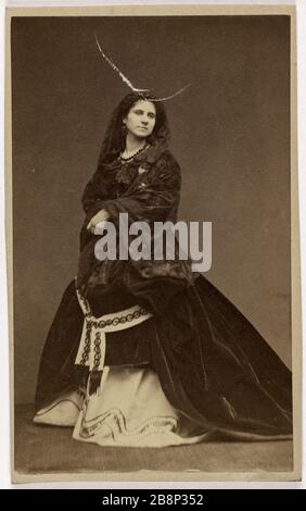 Ritratto di Suzanne Marie Roselia Rousseil (1840- dopo il 1911) (attrice) Ritratto di Marie Suzanne Rosélia Rousseil, (1840- après 1911), attrice. Carte de visite (recto). Anonima fotographie. Tirage sur papier albuminé, 1860-1890. Parigi, musée Carnavalet. Foto Stock