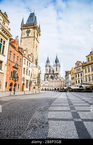 Praga, repubblica Ceca - 19 marzo 2020. Piazza della Città Vecchia senza turisti durante la crisi del coronavirus Foto Stock