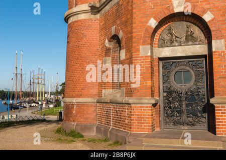 Faro Kiel-Holtenau al Kiel-Canal, Kiel Fjord, Kiel, capitale dello Schleswig-Holstein, Germania del Nord, Europa centrale Foto Stock