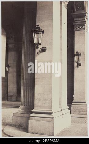 Flare, Palazzo del Louvre, attraversando la Biblioteca, 1 ° distretto Torchère, Palais du Louvre, Passage de la Bibliothèque, 1 ° arrondissement. Tirage sur papier albuminé à partir d'un négatif sur verre au collodion humide. 1860-1870. Photographie de Charles Marville (1813-1879). Parigi, musée Carnavalet. Foto Stock