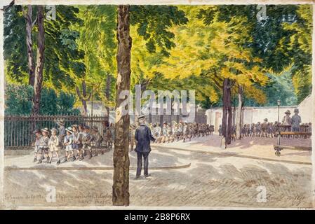 FUORI DELLE SCUOLE STREET BOULARD, PIAZZA DEL COMUNE DISTRETTO E LUOGO QUATTORDICESIMO SCUOLE FÉLIX BRARD. "Sortie des écoles, rue Boulard, Square de la mairie du XIVème circondario et place des Ecoles, juillet 1917". Dessin. Parigi, musée Carnavalet. Foto Stock