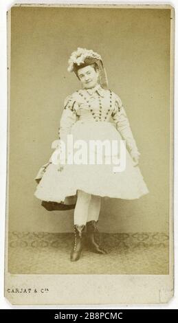 Ritratto di Armande Morel, attrice teatrale. Portrait d'Armande Morel, attrice de théâtre. Carte de visite (recto). Tirage sur papier albuminé. 1860-1890. Photographie de Carjat & Cie Paris, musée Carnavalet. Foto Stock