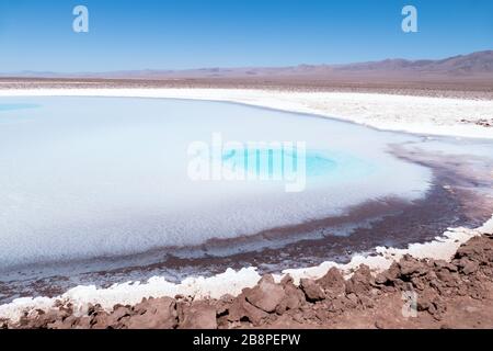 Lagune nascoste di Baltinache o sette lagune, uno dei luoghi segreti del deserto di Atacama, Cile Foto Stock