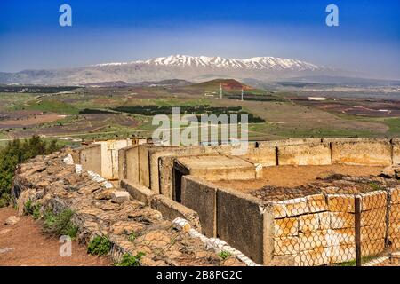 Un bunker dell'esercito israeliano abbandonato sul Monte Bental, Golan Heights, Israele, Medio Oriente. Foto Stock