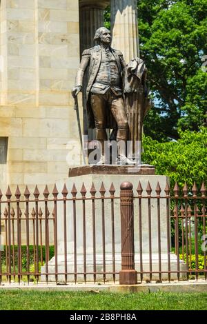 Monumento commemorativo alla statua di George Washington a Raleigh, una città del North Carolina del Nord e l'attuale state capitol Capital state Foto Stock