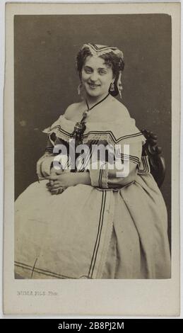 Ritratto di Adeline Blanche Pierson (1842-1919), (attrice) ritratto di Adeline Blanche Pierson (1842-1919), attrice. Carte de visite (recto). Photographie de Numa fils. Tirage sur papier albuminé, 1860-1890. Parigi, musée Carnavalet. Foto Stock