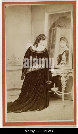 Ritratto di Suzanne Marie Rosella Rousseil (1840-dopo il 1911) (attrice) Helios. Ritratto di Marie Suzanne Rosélia Rousseil, (1840- après 1911), attrice. Carte de visite (recto). Tirage sur papier albuminé, 1860-1890. Parigi, musée Carnavalet. Foto Stock