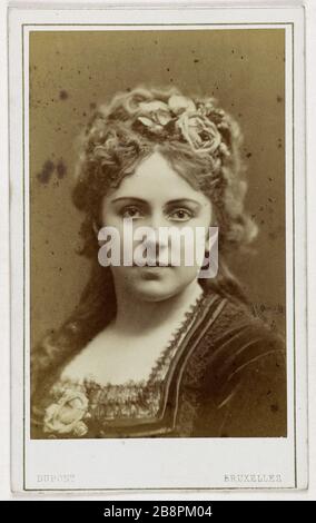 Ritratto di Marie Roze, (chiamato Ponsin Mary, moglie del signor Mapteson), (1846-1926), (cantante e attrice) Dupont. Ritratto de Marie Roze, (Marie Ponsin, épouse de MR Mapteson, dite), (1846-1926), chanteuse et attrice. Carte de visite (recto). Photoglypte. 1860-1890. Parigi, musée Carnavalet. Foto Stock