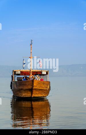 Una barca sul mare di Galilea, Israele, Medio Oriente. Foto Stock