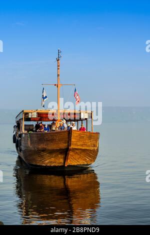 Una barca sul mare di Galilea, Israele, Medio Oriente. Foto Stock