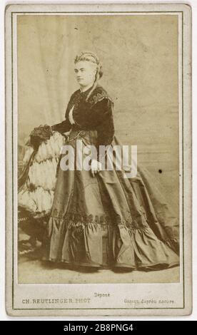 Ritratto di Marie Sasse, (conosciuto fino al 1866 Marie Sax, moglie di Caston Said Castelmary), (1838-1907), (cantante d'opera) Ritratto de Marie Sasse, (dite jusqu'en 1866 Marie Sax, épiuse de MR Caston, dit Castelmary), (1838-1907), canteuse lyrique. Carte de visite (recto). Charles Reutlinger (1816-1880). Tirage sur papier albuminé, 1860-1890. Parigi, musée Carnavalet. Foto Stock