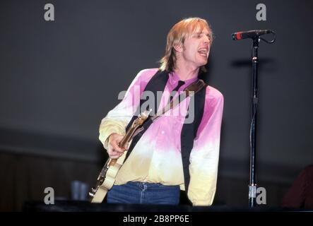 DETROIT, MI - 18 MARZO: Il cantante-cantautore americano, multi-strumentista Tom Petty (1950-2017), cantante capo di Tom Petty e The Heartbreakers, si esibisce sul palco durante il Long After Dark Tour 1983 il 18 marzo 1983 presso la Cobo Arena di Detroit, Michigan. Credit: Ross Marino Archive / MediaPunch Foto Stock