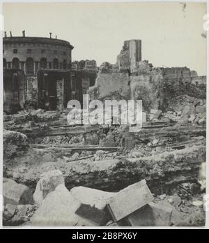 Ormeggio bruciato Villette. Docks bruciato Villette, 19 ° arrondissement, Parigi. La Commune de Paris. Docks de la Villette incendiés. Parigi (XIXème arr.). Photographie d'Hippolyte Blancard (1843-1924). Tirage au platine (recto). 1870-1871. Parigi, musée Carnavalet. Foto Stock