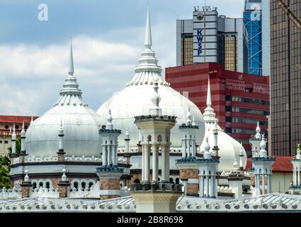 Sultan Abdul Samad Jamek Moschea e cupole di cipolla Centro Città Kuala Lumpur Malesia. Foto Stock