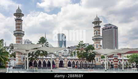 Sultan Abdul Samad Jamek Moschea e minareti DBKL 1 Torre e KKR2 Tower City Centre Kuala Lumpur Malesia. Foto Stock