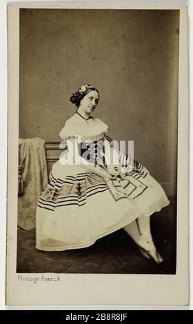 Ritratto della ballerina Guichard (Porte St Martin e Opera) Ritratto de Guichard, danseuse (PortePortrait de St Martin et Opéra). Carte de visite (recto).Tirage sur papier albuminé. Entre 1860-1890. Photographie de Franck (dit, François Gobinet de Villecholles) (1816-1906). Parigi, musée Carnavalet. Foto Stock