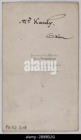 Ritratto di Karoly (Duveau Caroline, moglie Maubant, chiamato), (circa 1840), (attrice) Ritratto di Karoly dite Caroline Duveau, épouse Maubant, (nata vers 1840), attrice. Carte de visite (verso). Photographie d'Emile Bondonneau, 1860-1890. Parigi, musée Carnavalet. Foto Stock