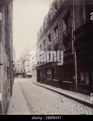 ATTRAVERSANDO IL PICCOLO passaggio DI MANZO de la Petite Boucherie, à gauche, rue de l'Abbaye. Parigi (circondario di VIème). Photographie d'Eugène Atget (1857-1927). Parigi, musée Carnavalet. Foto Stock