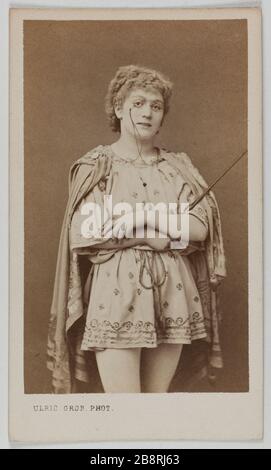 Vertical Legrand Bertha (Adele Said Blanchart, 1850-1910), (attrice) Portrait de Berthe Legrand (dite Adèle Blanchart, 1850-1910), attrice. 1860-1890. Carte de visite (recto). Tirage sur papier albuminé. Photographie d'Ulric Grob (actif entre 1860 et 1900). Parigi, musée Carnavalet. Foto Stock