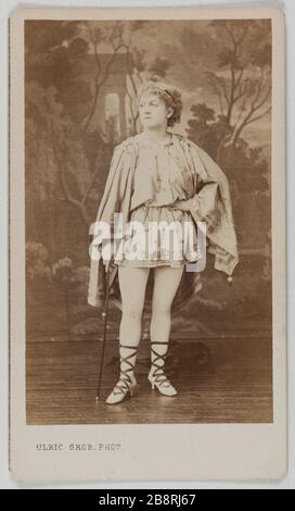 Vertical Legrand Bertha (Adele Said Blanchart, 1850-1910), (attrice) Portrait de Berthe Legrand (dite Adèle Blanchart, 1850-1910), attrice. 1860-1890. Carte de visite (recto). Tirage sur papier albuminé. Photographie d'Ulric Grob (actif entre 1860 et 1900). Parigi, musée Carnavalet. Foto Stock