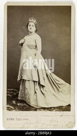 Ritratto di Laure Dordet (-1900), chiamato Milla, attrice teatrale. Portrait de Laure Dordet (décédée en 1900), dite Milla, attrice de théâtre. Carte de visite (recto). Tirage sur papier albuminé. 1860-1890. Photographie de Numa fils (1866-1880). Parigi, musée Carnavalet. Foto Stock