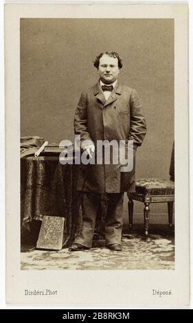 Ritratto di Carlo Monselet (1825-1888), scrittore e gastronomo. Ritratto di Carlo Monselet (1825-1888), lettérateur et gastronome. Carte de visite (recto). Tirage sur papier albuminé. 1860-1890. Photographie d'André Adolphe Eugène Disdéri (actif de 1819-1889). Parigi, musée Carnavalet. Foto Stock