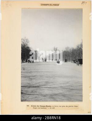 Champs-Elysées / 77 Avenue des Champs-Elysees in vista invernale presa dai piedi del OB / lisque (altezza). Cl. 657. Gli Champs-Elysees in inverno, vista dai piedi dell'obelisco della Concorde, 8 ° arrondissement, Parigi 'l'avenue des Champs-Elysées en hiver, vue pry du pied de l'Obélisque de la Concorde, Parigi (VIIIème arr.)'. Photographie d'Hippolyte Blancard (1843-1924), vers 1890. Parigi, musée Carnavalet. Foto Stock