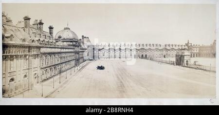 VINCENT DE MARTENS - PARIGI - IL PALAZZO DELLA CORTE TUILERIES Vincent Fréderic de Martens (1806-1885). "La cour du Palais des Tuileries". Fotografie. Parigi, musée Carnavalet. Foto Stock