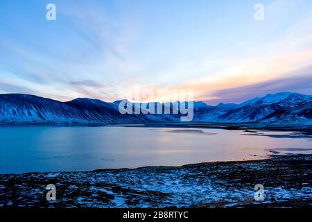 La vista di Kolgrafarfjördur dall'autostrada Snæfellsnesvegur Foto Stock