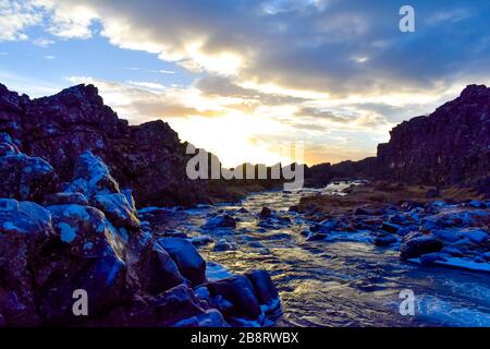 Acqua che scorre da Öxarárfoss Foto Stock