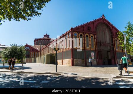 Barcellona, Spagna - 2 agosto 2019: Mercato Sant Antoni nel quartiere di Raval Foto Stock