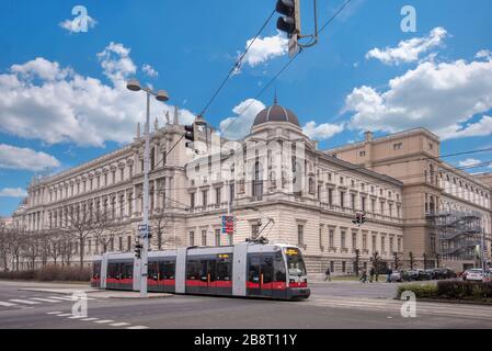 Vienna, Austria. L'Università di Vienna è un'università pubblica situata a Vienna. Fu fondata dal Duca Rudolph IV nel 1365. Foto Stock