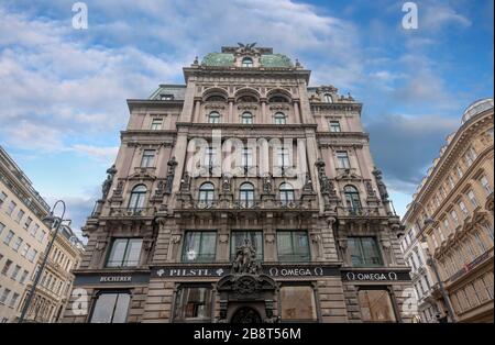 Vienna, Austria. Stock im Eisen, bella vecchia casa barocca, situata in Stefansplatz, all'angolo tra via Graben e Karntner Straße Foto Stock