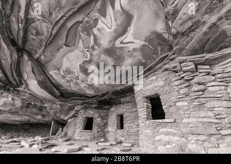 L'iconica rovina del tetto caduto in Road Canyon su Cedar Mesa in Bears Ears National Monument, Utah. Foto Stock