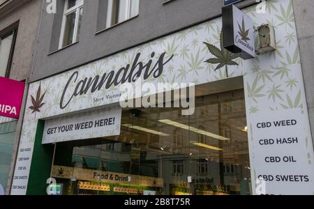 VIENNA, AUSTRIA.CBD negozio di cannabis o negozio nel centro di Wien, vendita di prodotti derivati dalla marijuana. Cannabis e erbacce sono legali per uso medico Foto Stock