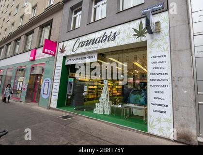 VIENNA, AUSTRIA.CBD negozio di cannabis o negozio nel centro di Wien, vendita di prodotti derivati dalla marijuana. Cannabis e erbacce sono legali per uso medico Foto Stock