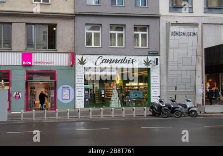 VIENNA, AUSTRIA.CBD negozio di cannabis o negozio nel centro di Wien, vendita di prodotti derivati dalla marijuana. Cannabis e erbacce sono legali per uso medico Foto Stock