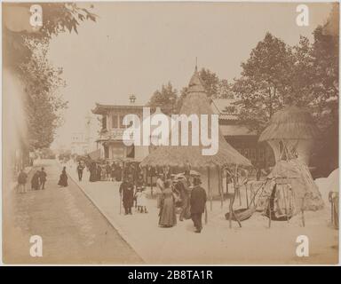 Esposizione universale del 1889. - capanne dei nativi dell'Africa centrale, di CH Garnier.. Esposizione universale del 1889. - capanne dei nativi dell'Africa Centrale, da C. Garnier, Champs de Mars, 7 ° arrondissement, Parigi.. Esposizione Universelle de 1889. Huttes des Naturels de l'Afrique Centrale, par CH. Garnier, Champs-de-Mars. Parigi (VIIème arr.). Photographie de Neurdein Frères. Albuminé di papier. 1889. Parigi, musée Carnavalet. Foto Stock