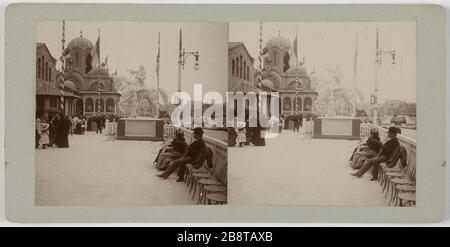 Esposizione universale del 1900: La Via delle Nazioni ai padiglioni della Grecia e della Serbia, riva sinistra della Senna (Quai d'Orsay), 7 ° arrondissement, Parigi. Exposition Universelle de 1900. la rue des Nations au niveau des paillons de la Grèce et de la Serbie, Rive gauche de la Seine (quai d'Orsay). Parigi (VIIème arr.). Anonima fotographie. Vue stéréoscopique, gélatino-clorure d'argent (aristotipo). 1900. Parigi, musée Carnavalet. Foto Stock