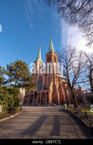 Vienna, Austria - chiesa di Santa Brigitta a Vienna. Brigittakirche è una chiesa parrocchiale cattolica in stile neogotico dell'architetto Friedrich Foto Stock