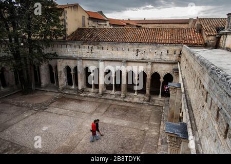 Chiesa di Santa Tropima e chiostro. Arles (Provenza, Occitania, Francia, Europa) Foto Stock